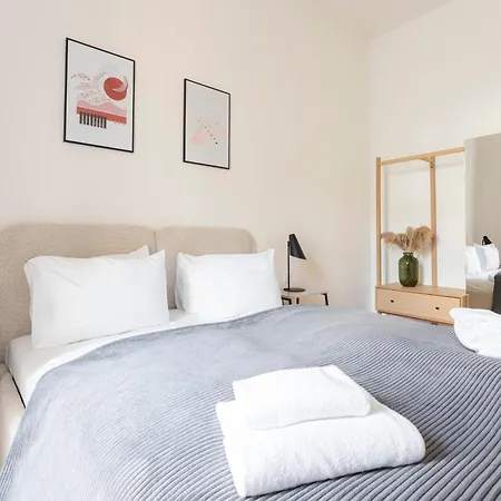 Visit Oomph Apartments Prague Exterior photo