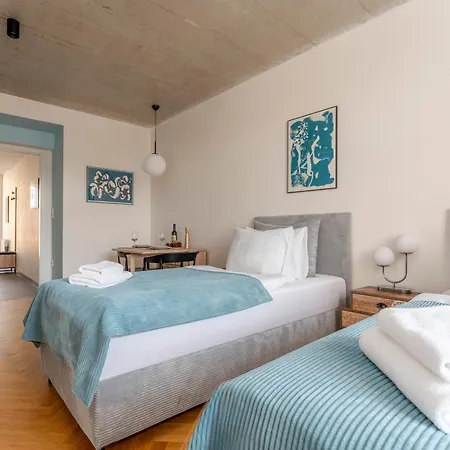 Visit Oomph Apartments Prague Exterior photo