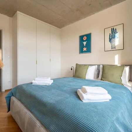 Visit Oomph Apartments Prague Exterior photo