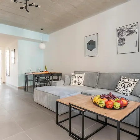 Visit Oomph Apartments Prague Exterior photo