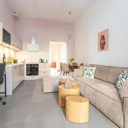 Visit Oomph Apartments Prague Exterior photo