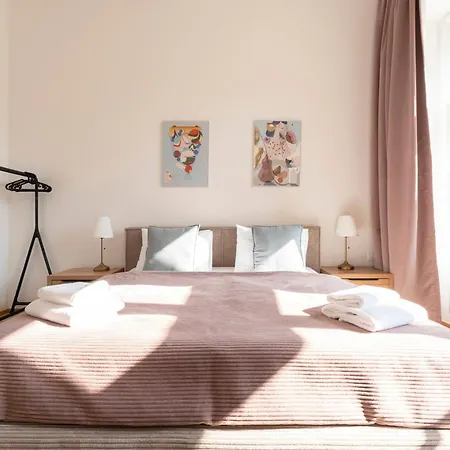 Visit Oomph Apartments Prague Exterior photo