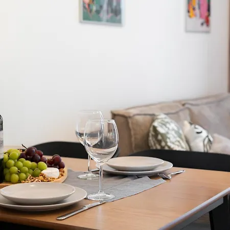 Visit Oomph Apartments Prague Exterior photo