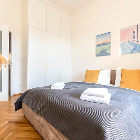 Visit Oomph Apartments Prague Exterior photo