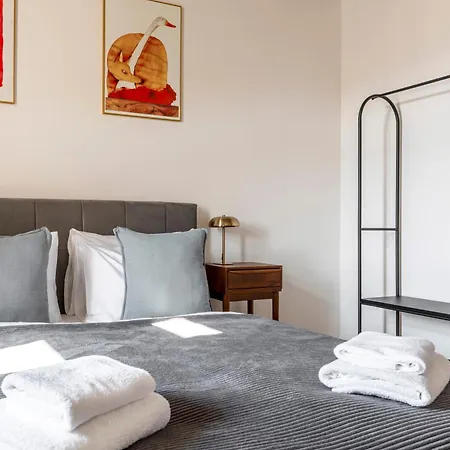 Visit Oomph Apartments Prague Exterior photo