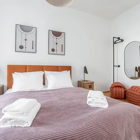 Visit Oomph Apartments Prague Exterior photo