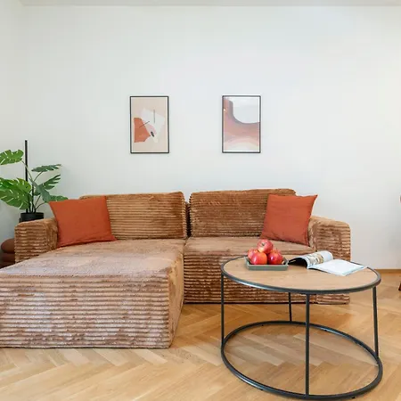 Visit Oomph Apartments Prague Exterior photo