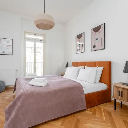 Visit Oomph Apartments Prague Exterior photo