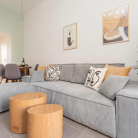 Visit Oomph Apartments Prague Exterior photo