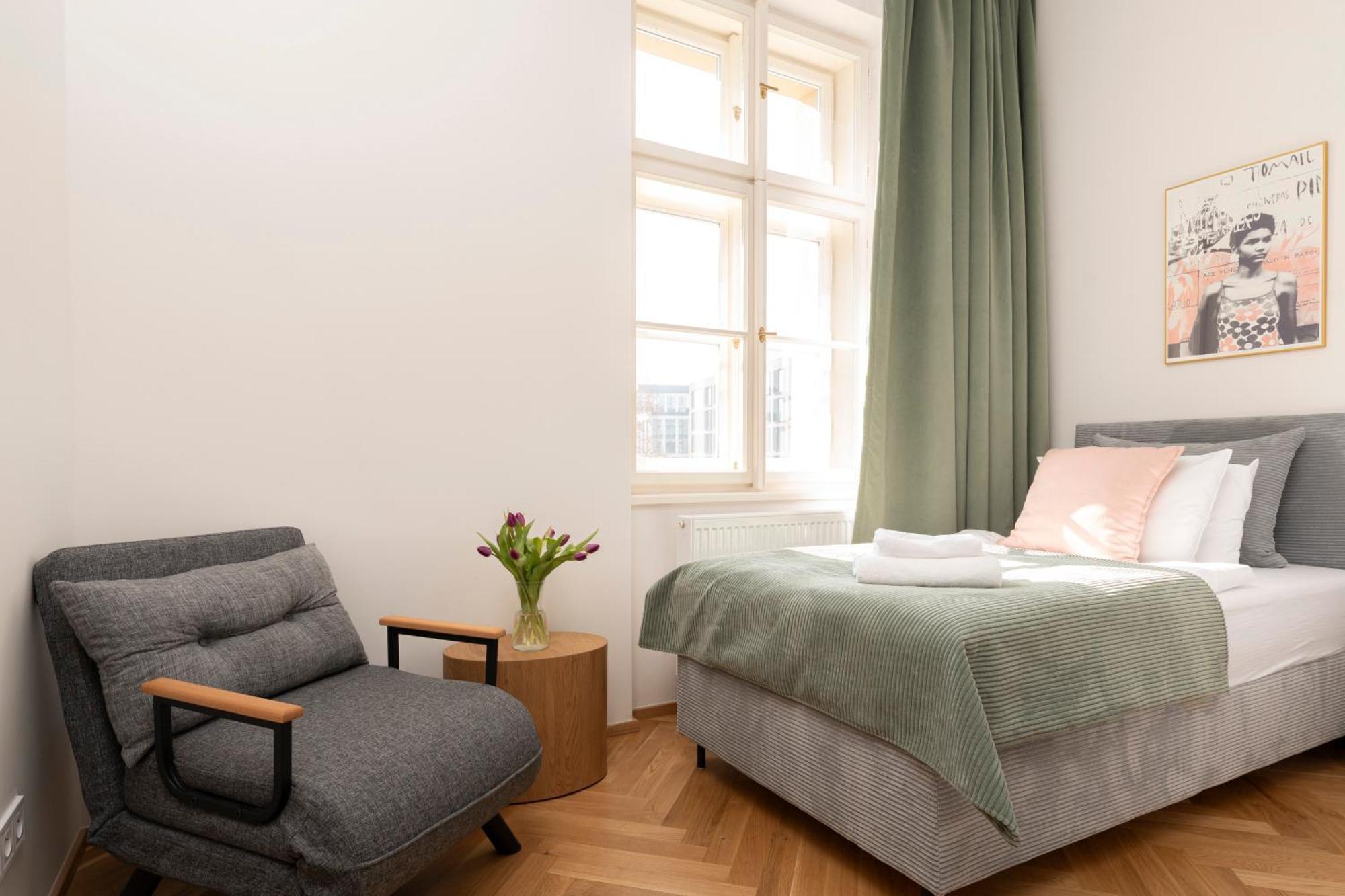 Visit Oomph Apartment Prag
