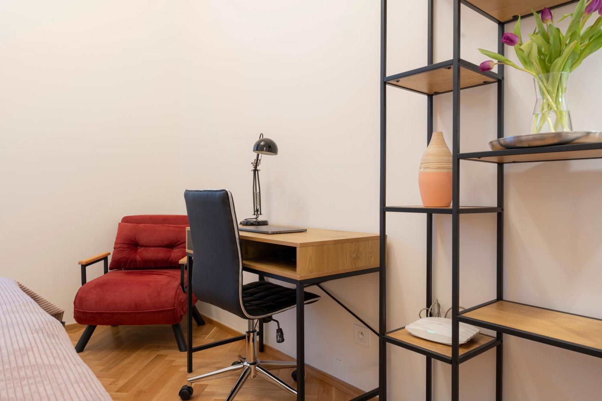 Visit Oomph Apartmán *