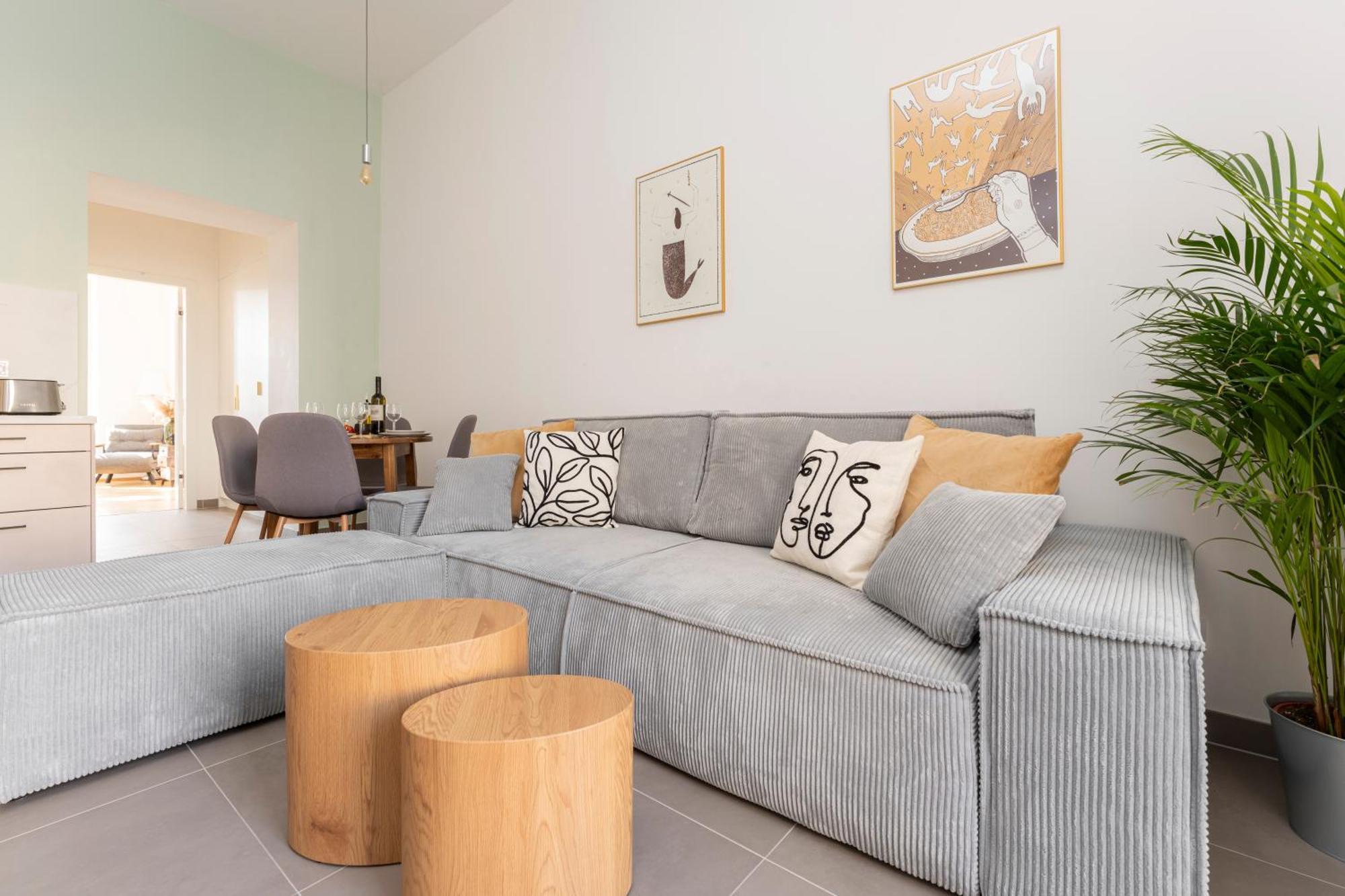 Apartment Visit Oomph