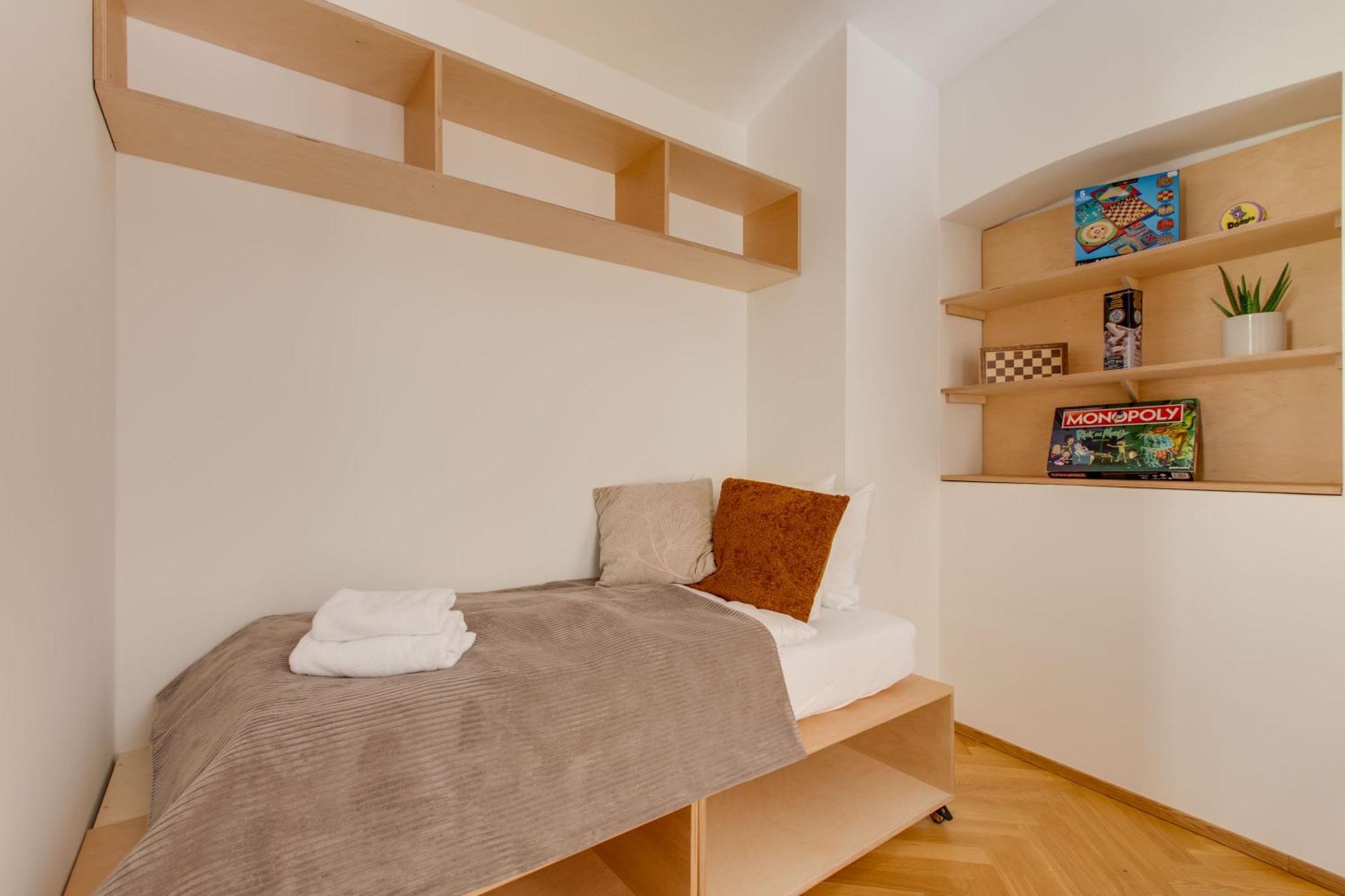 Visit Oomph Apartment Prag